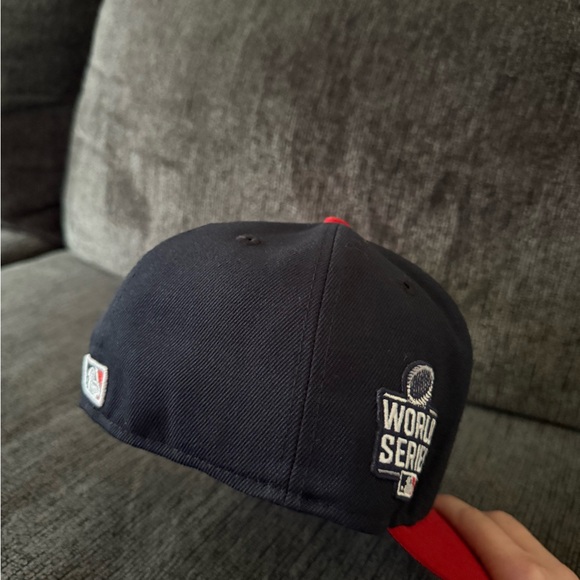 Atlanta Brave’s Fitted Hat - Picture 2 of 2